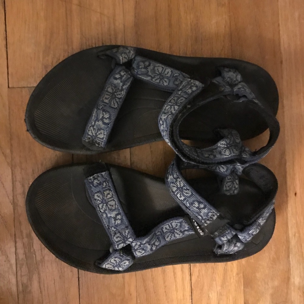 Gently used tevas
